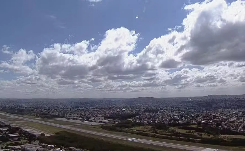 Frente fria atinge cidades de MG com alerta de queda de temperatura