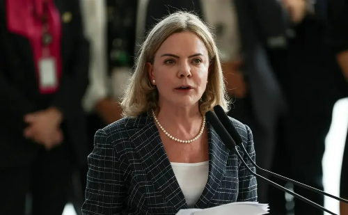 Gleisi chama Tarcísio de 'fantoche' de Bolsonaro e critica plano de governo