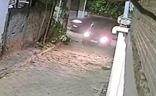 Criança de 2 anos morre atropelada ao atravessar rua durante festa em Governador Valadares