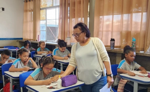 Governo de Minas cria incentivos inéditos para profissionais da educação