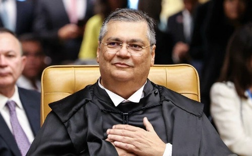 Dino ironiza sanções dos EUA em julgamento no STF