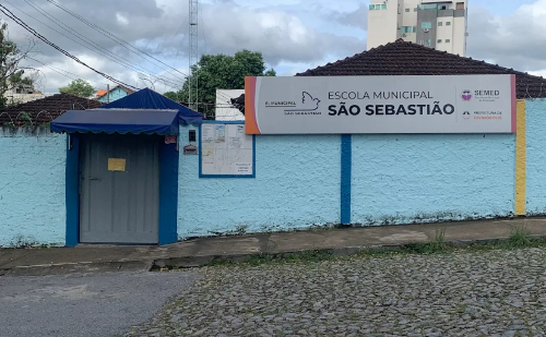 Avó leva faca a escola em MG para cobrar explicações e causa confusão
