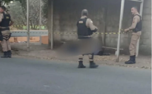 Homem é baleado na cabeça enquanto esperava ônibus em Minas Gerais