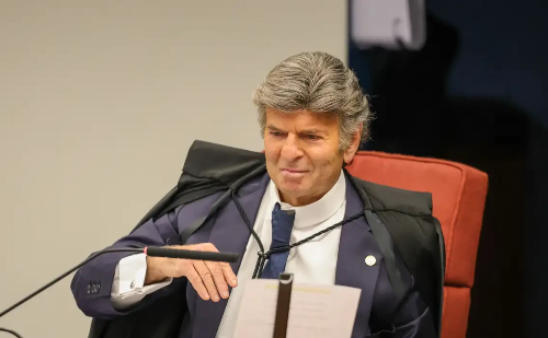 Fux vota por absolvição de Bolsonaro em ação sobre tentativa de golpe