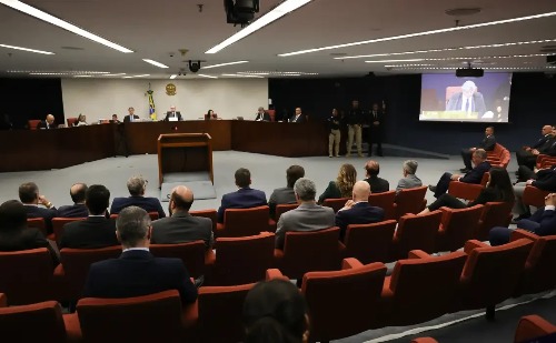 STF forma maioria para condenar Bolsonaro por organização criminosa