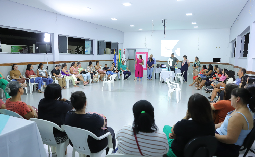 Professores de Belo Oriente recebem formação sobre nova plataforma de ensino infantil