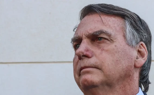 MP pede corte imediato dos salários de Bolsonaro e militares condenados