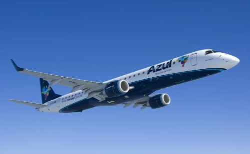 Passageiros de voo da Azul evacuados em Brasília após alerta no painel