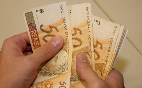 Salário mínimo deve seguir abaixo de R$ 2 mil até 2029