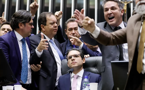 Disputa política marca votação da anistia na Câmara