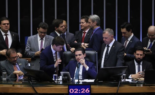 Câmara aprova PEC que retoma voto secreto em processos contra parlamentares