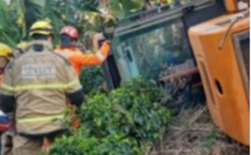 Menino de 11 anos morre após pá carregadeira tombar sobre ele em MG