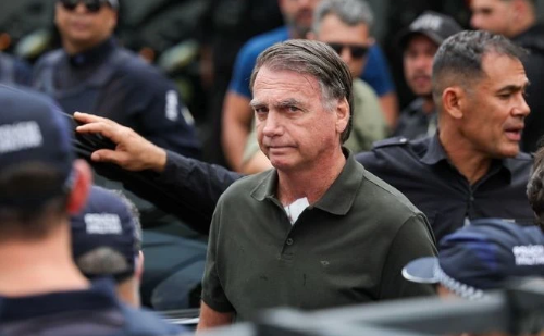 Deputado relata estado crítico de Bolsonaro após visita