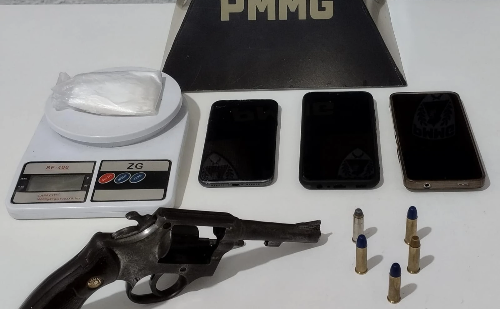 Quatro jovens são presos com arma e materiais suspeitos durante operação em Timóteo