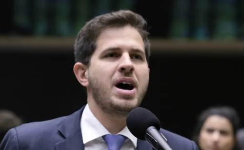 Deputados se desculpam por voto a favor da PEC da Blindagem