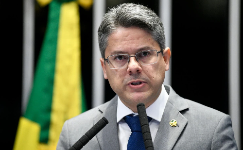 Relator da PEC da Blindagem anuncia parecer contrário à proposta no Senado