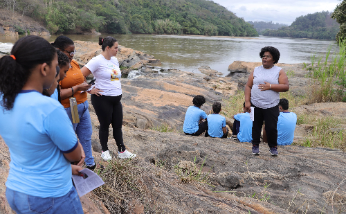 Estudantes de Belo Oriente exploram origem do nome Cachoeira Escura em jornada cultural