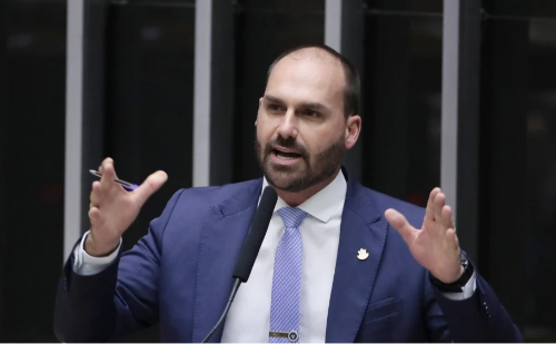 PT propõe regras para barrar liderança remota de Eduardo Bolsonaro