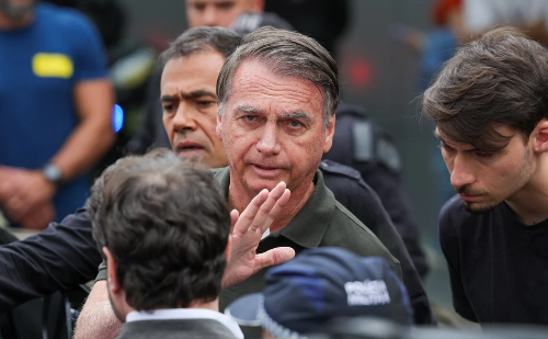 Bolsonaro abre mão da elegibilidade, mas insiste em anistia ampla