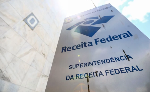Governo desmente boato sobre Receita notificar adultos que moram com os pais