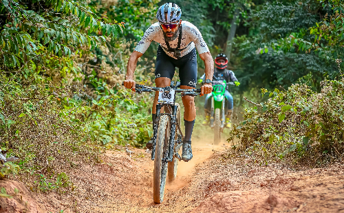 Timóteo brilha no Circuito de Aço com dobradinha histórica e título por equipes