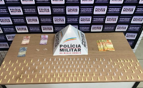 Homem é flagrado com grande quantidade de drogas em Caratinga