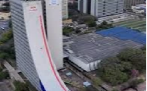 Aos 50 anos, Mineirinho quebra recorde mundial em megarrampa de 70m