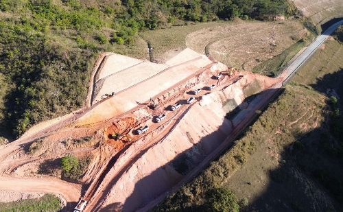 Trecho da BR-381 é reaberto em Antônio Dias após conclusão de obras em talude