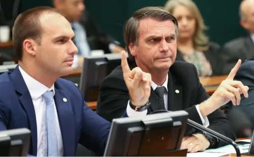 Aliados temem que Eduardo Bolsonaro comprometa acordos em favor do pai