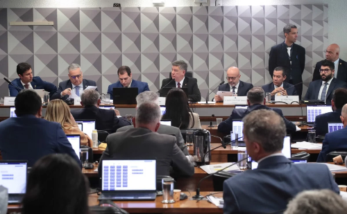 CPI do INSS tem confusão após ordem de prisão e ameaça de expulsão