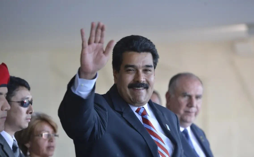 Maduro assina decreto para reagir a possíveis ataques dos EUA