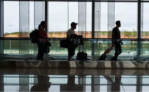 Confins recebe voo com brasileiros deportados dos EUA nesta quarta