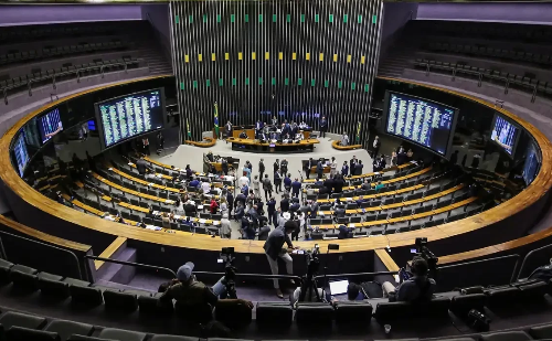 Câmara vota isenção de Imposto de Renda para salários de até R$ 5 mil