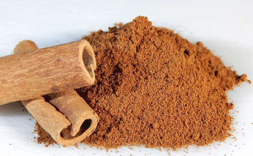 Ritual da canela marca início do mês com desejos de prosperidade