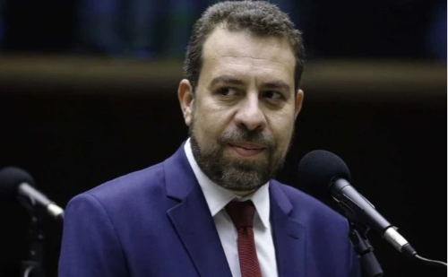 Bolsonaro é condenado a pagar advogados de Boulos após derrota judicial