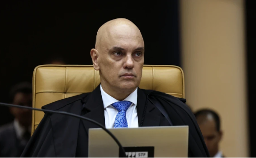 Moraes exige monitoramento diário de tornozeleira de Mauro Cid