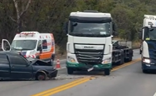 Vídeo: acidente deixa feridos e causa lentidão na BR-381 em Sabará