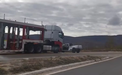 Colisão entre caminhonete da Copasa e carreta deixa um morto na BR-116