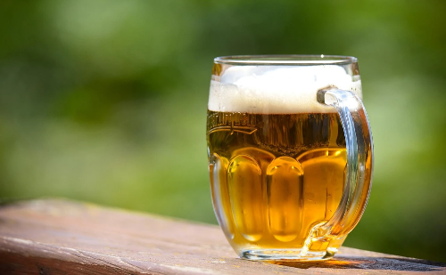 Cerveja contém traços de metanol, mas especialistas garantem segurança no consumo