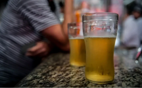 Padilha alerta sobre riscos de bebidas destiladas com tampa de rosca