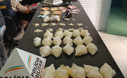 Polícia apreende mais de 3 mil cápsulas de cocaína em operação em Caratinga