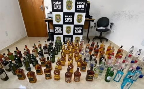 Polícia apreende bebidas falsificadas em supermercado do Sul de Minas
