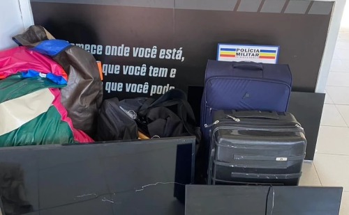 PM apreende armas e produtos furtados em operação no bairro Esperança, em Ipatinga