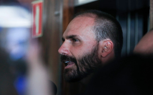 Conselho de Ética adia votação e arquivamento de processo contra Eduardo Bolsonaro é sugerido