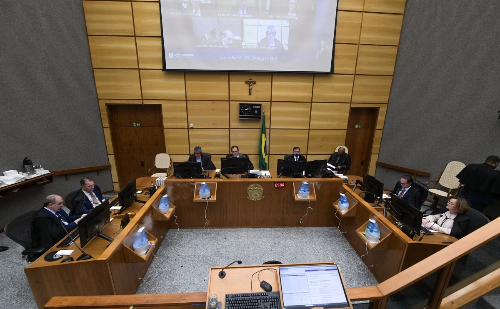 STJ absolve jovem acusado de estupro por relação com adolescente de 13 anos