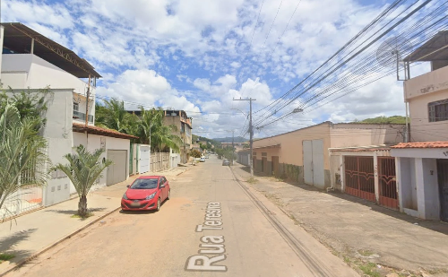Suspeito é preso com armas em moto em Ipatinga