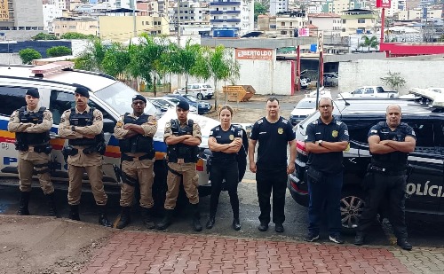 Vídeo: dupla é presa com joias, drogas e munições após ação policial em João Monlevade