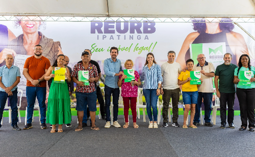 Ipatinga entrega escrituras a moradores do Planalto II pelo REURB