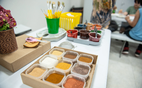 Semana das Crianças terá ateliê gratuito de pintura sustentável no Centro Cultural Usiminas
