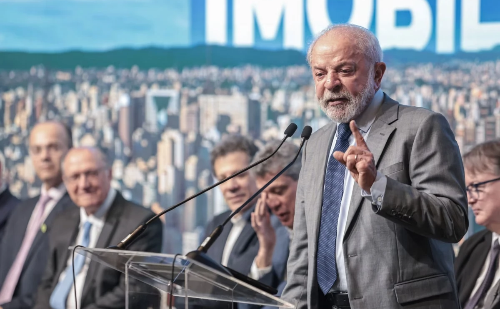 Lula critica rejeição de MP e diz que R$ 5 mil não define classe média